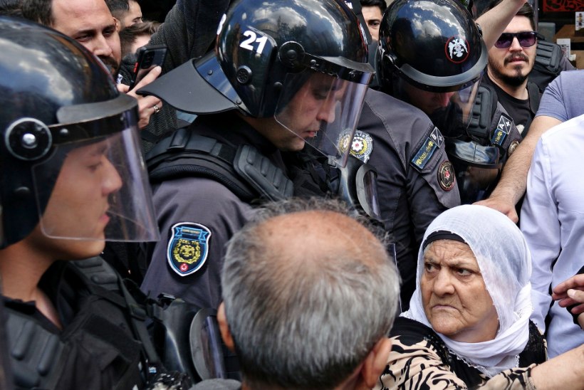 Türgi võimud arreteerisid kurdi advokaate ja ajakirjanikke