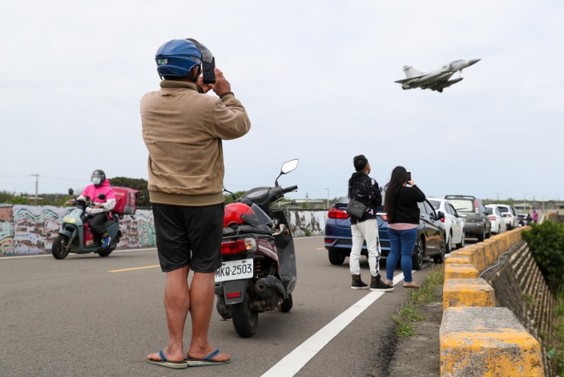 JÕUDEMONSTRATSIOON: Hiina saatis Taiwani poole kümneid sõjalennukeid