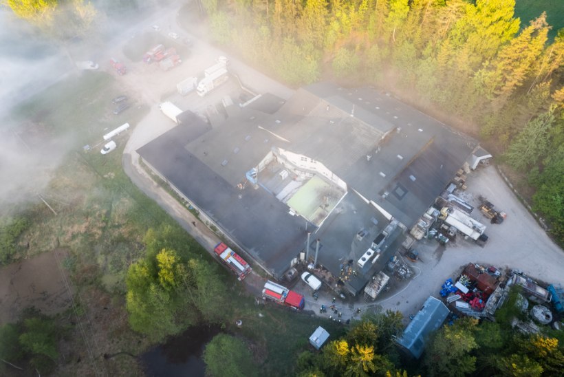 FOTOD | Viljandimaal põles varahommikul Oskari lihatööstus