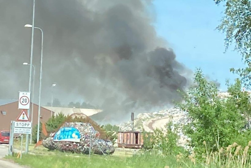 FOTO | Pärnus põles prügila