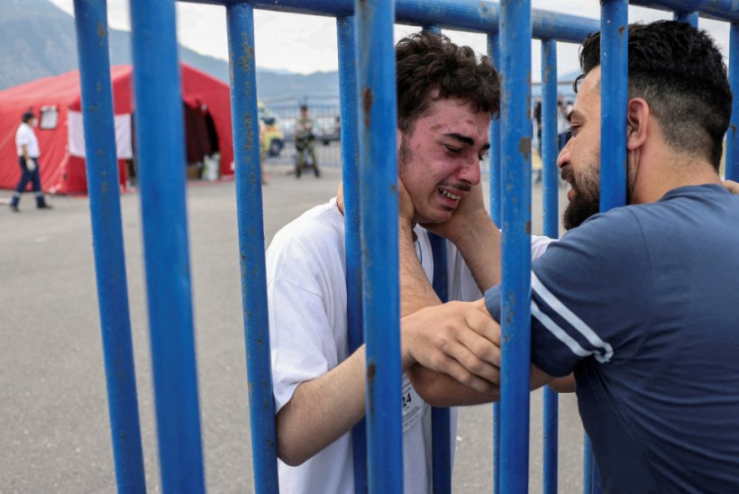 PÄÄSESID AINULT MEHED: kas Kreeka rannavalve lasi naisi-lapsi täis trümmiga põgenikepaadil meelega põhja minna?