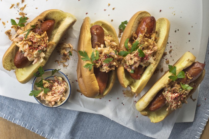 SÄRTSU PÄEVA! Hot dog’id koreapärase salatiga