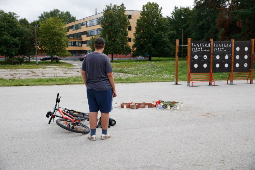 RÜSELUS VIIS HAUDA | Spordipargis hukkunut mälestav nooruk: vanem poiss tahtis talle koha kätte näidata
