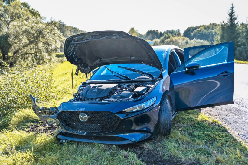 FOTOD | Viljandimaal põrkasid kokku sõiduauto ja veok, sõitjad pääsesid ehmatusega