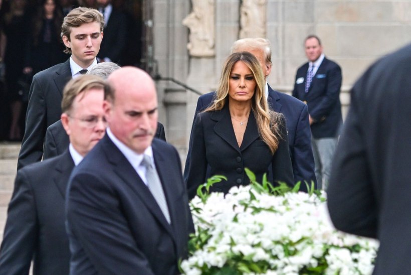 Melania Trump pidas ema matustel liigutava kõne, tema kasutütrel oli nalja nabani