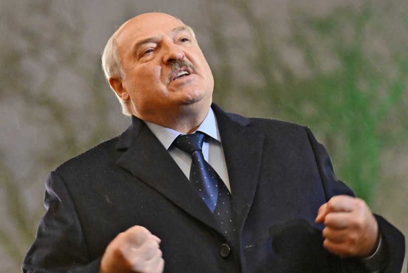 UPS! Aljaksandr Lukašenkal juhtus puid lõhkudes tööõnnetus