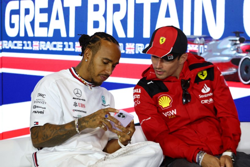 AMETLIK: Lewis Hamilton liitub Ferrariga