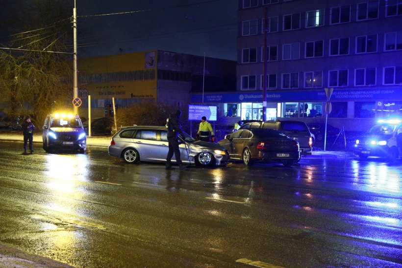 FOTOD | Tallinnas Mustamäe teel juhtus raske liiklusavarii nelja autoga