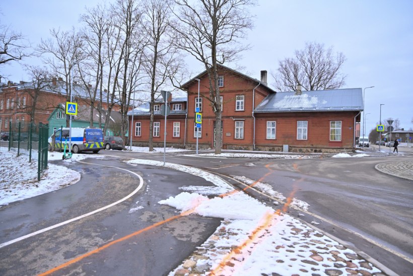 FOTOD | Viljandis rammiti sõiduautoga majaseina, kaks inimest viidi haiglasse