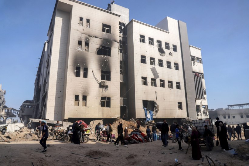 BULDOOSERIGA ÜLE LAIPADE: Gaza haigla on varemeis, toiduabi jagajad said surma