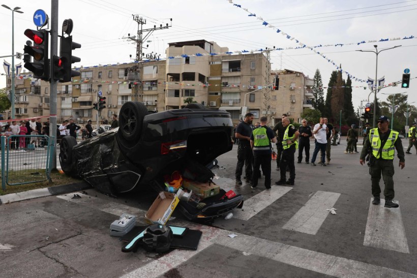 KORRALIK PAUK: Iisraeli minister sõitis punase tulega üle tee