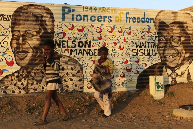 30 AASTAT PÄRAST APARTHEIDI: Lõuna-Aafrika Vabariigis näib vikerkaareriik üha kättesaamatuma unistusena