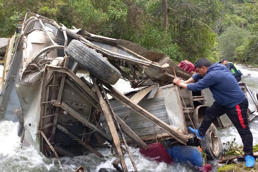 Peruus hukkus bussiõnnetuses veerandsada inimest