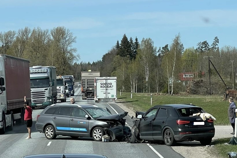 FOTOD | Tallinna–Pärnu maanteel juhtus raske liiklusõnnetus, kaks inimest viidi haiglasse