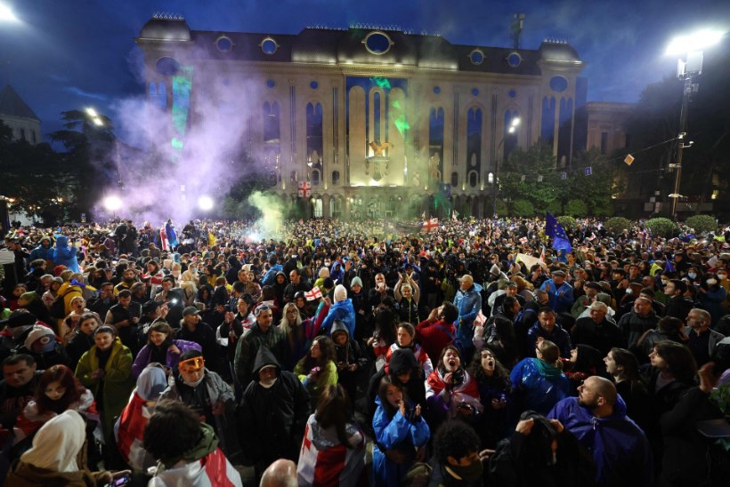 BLOGI | Tuhanded protestijad sulgesid Thbilisi peamise ristmiku. Valge Maja: kui seadus vastu võetakse, hindame suhted Gruusiaga ümber