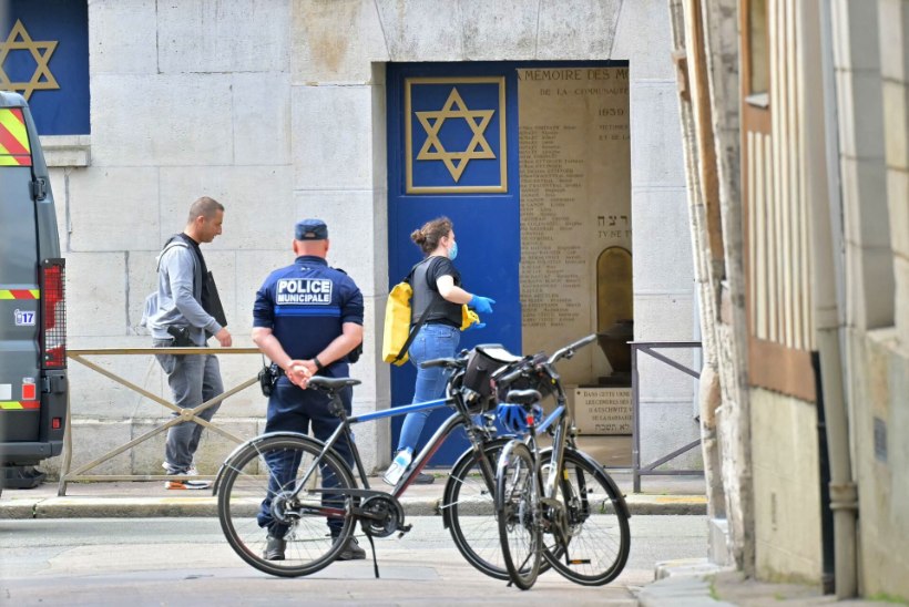 Prantsusmaa politseinikud tapsid sünagoogi süüdanud ja neid rünnanud mehe