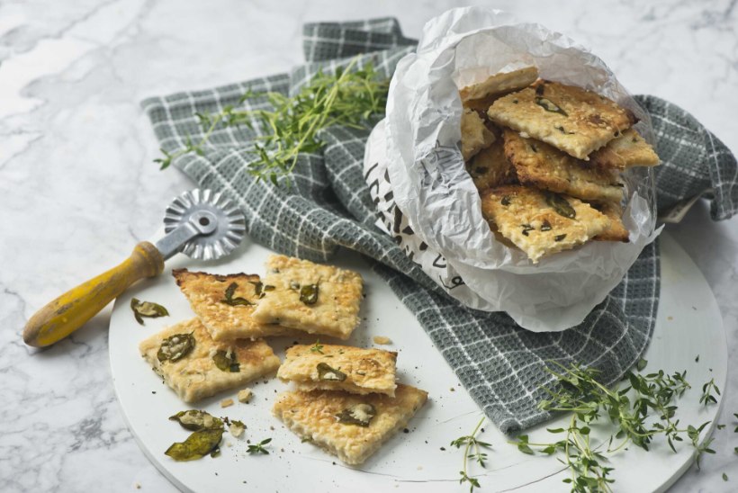 NII HEA AMPS | Näkileivad ürtide ja parmesaniga