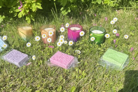 Käsitööna valmivad lõhnaküünlad – mitte miski muu ei tee kodu nii hästi lõhnavaks, looduslikult!