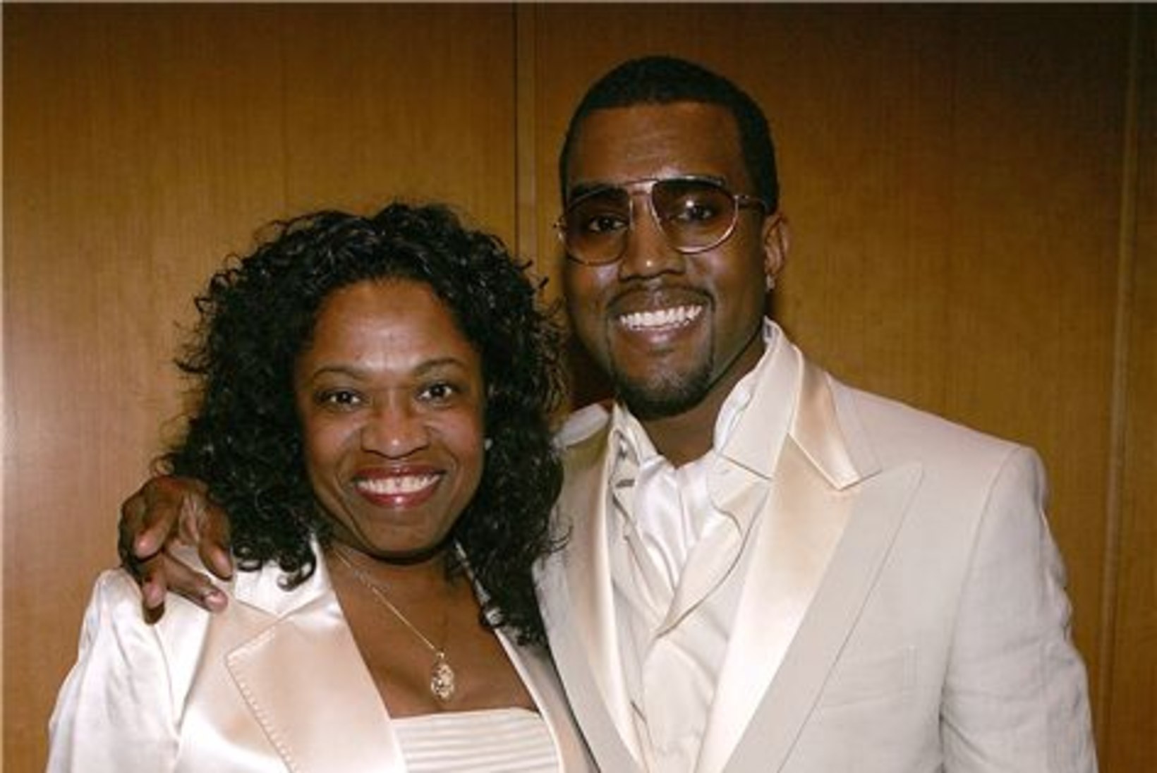 Ilulõikus viis Kanye Westi ema hauda