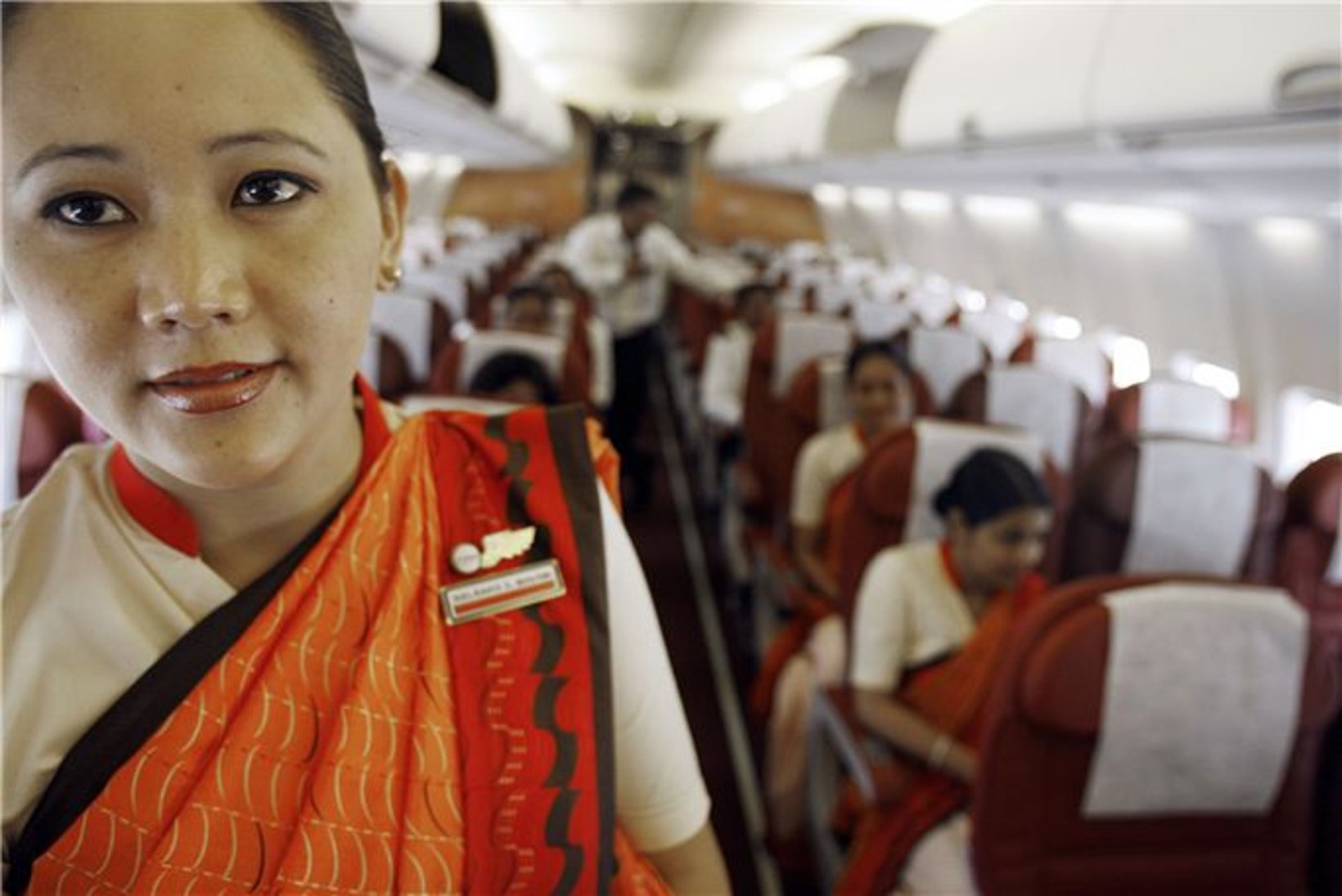 India paksud stjuardessid said töölt kinga