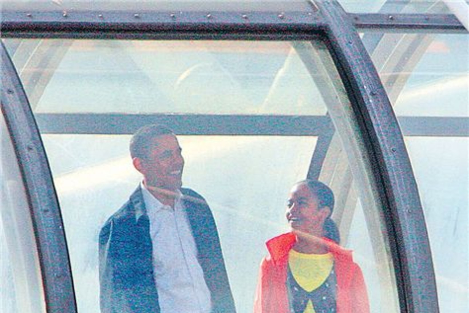 Barack Obama pere turistidena Pariisi avastamas