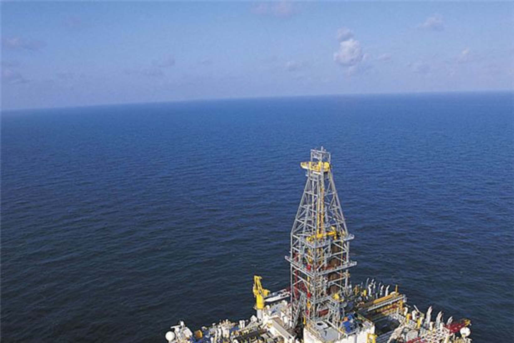 Mehhiko lahes puhkes naftaplatvormil tulemöll