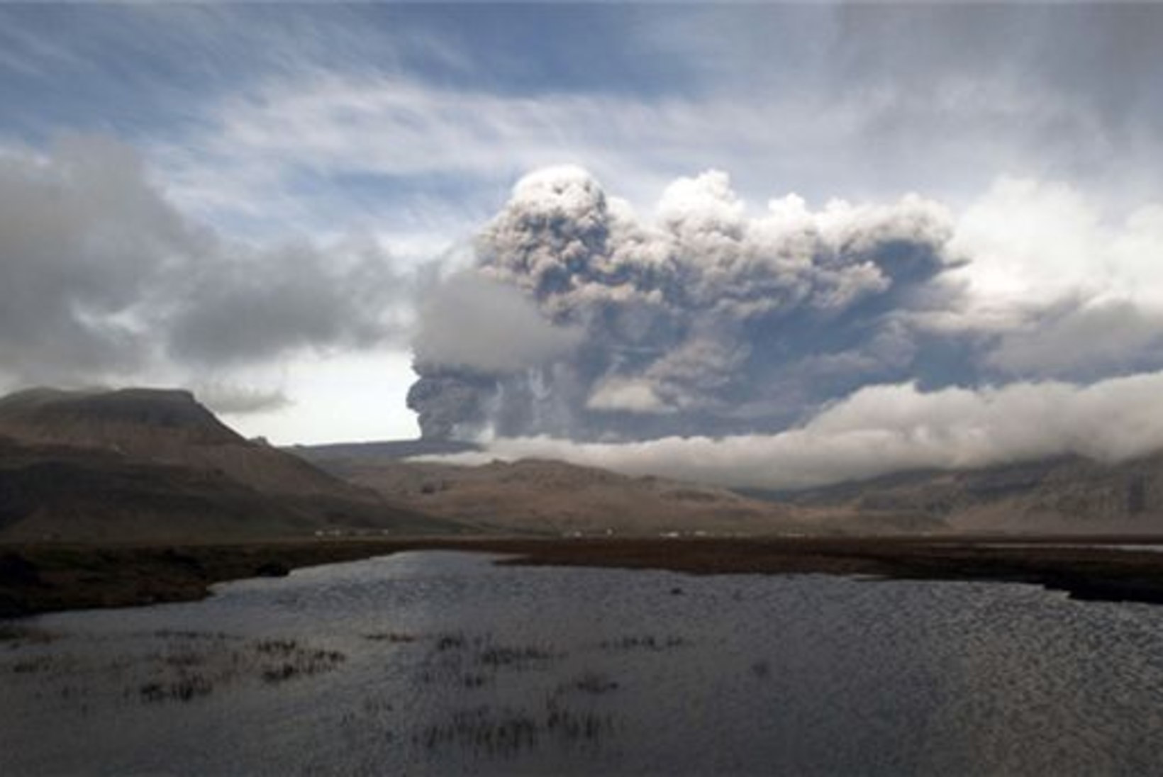 Islandi vulkaan saatis teele uue tuhapilve