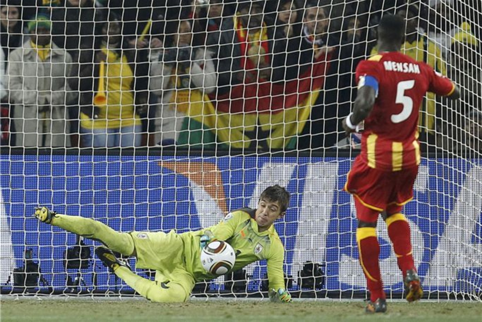 Milline draama! Suareze käsi aitas Uruguai penaltiseeria ja võiduni