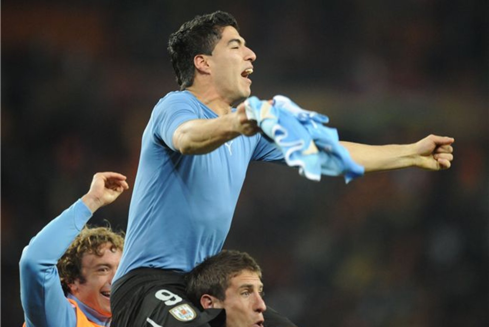 Milline draama! Suareze käsi aitas Uruguai penaltiseeria ja võiduni