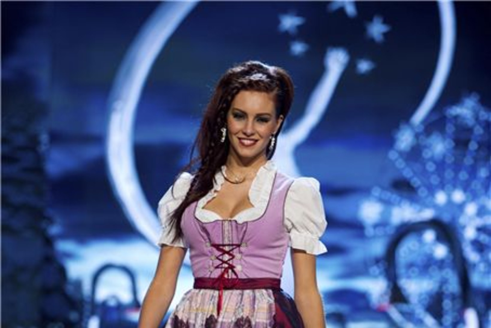 Miss Universumiks krooniti USA "nohik", Eesti neiu põrus