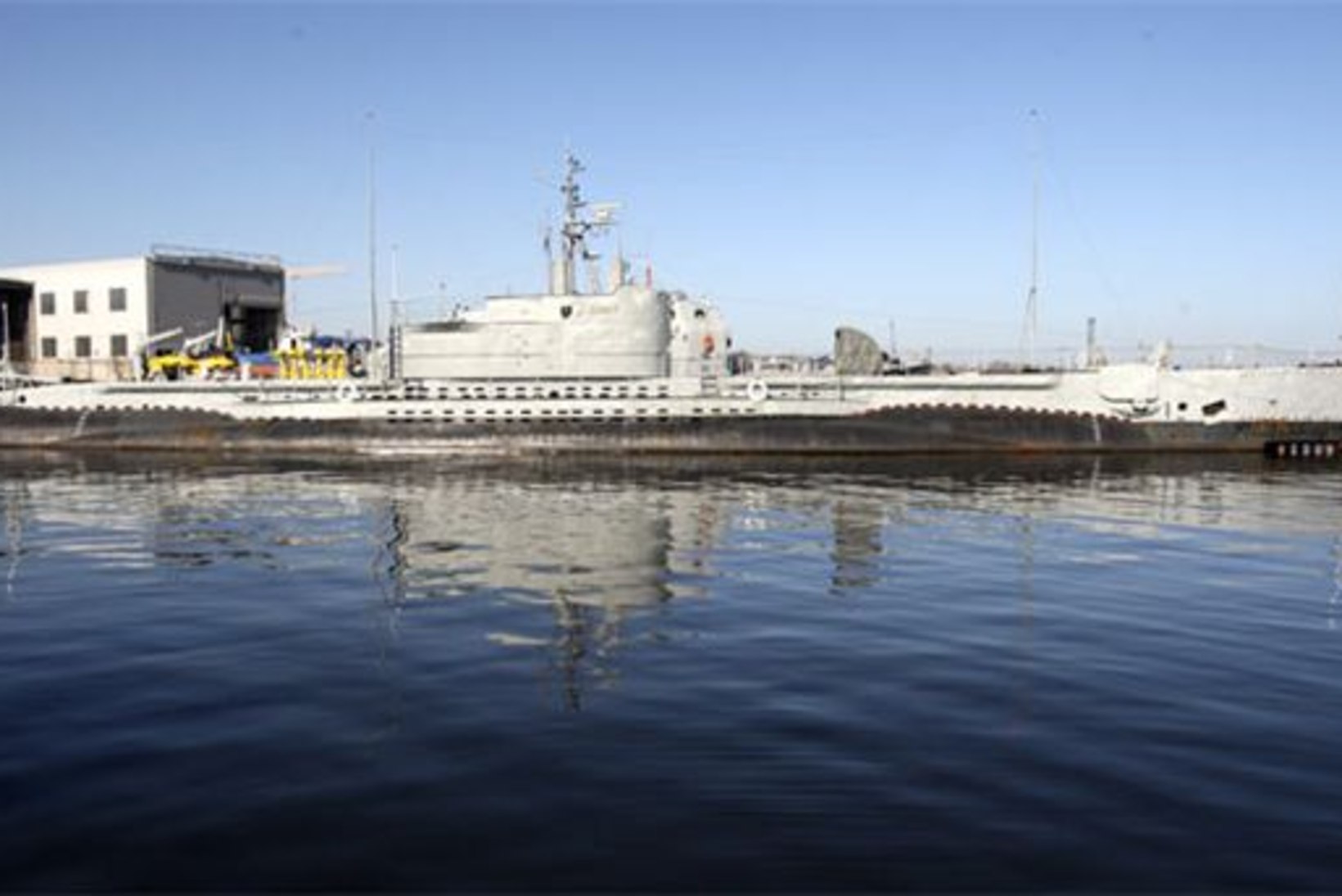 Merevägi langetas lipu: allveelaev Lembitust saab muuseumieksponaat