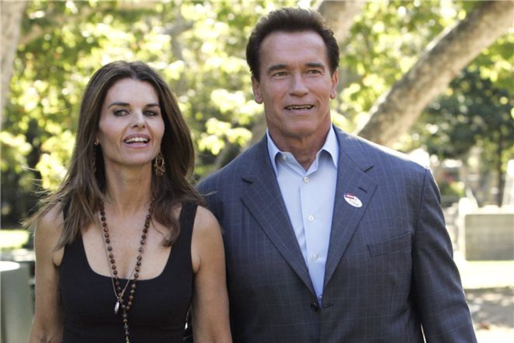 Maria Shriver nuttis teenijanna õlal, kellega Schwarzenegger teda pettis