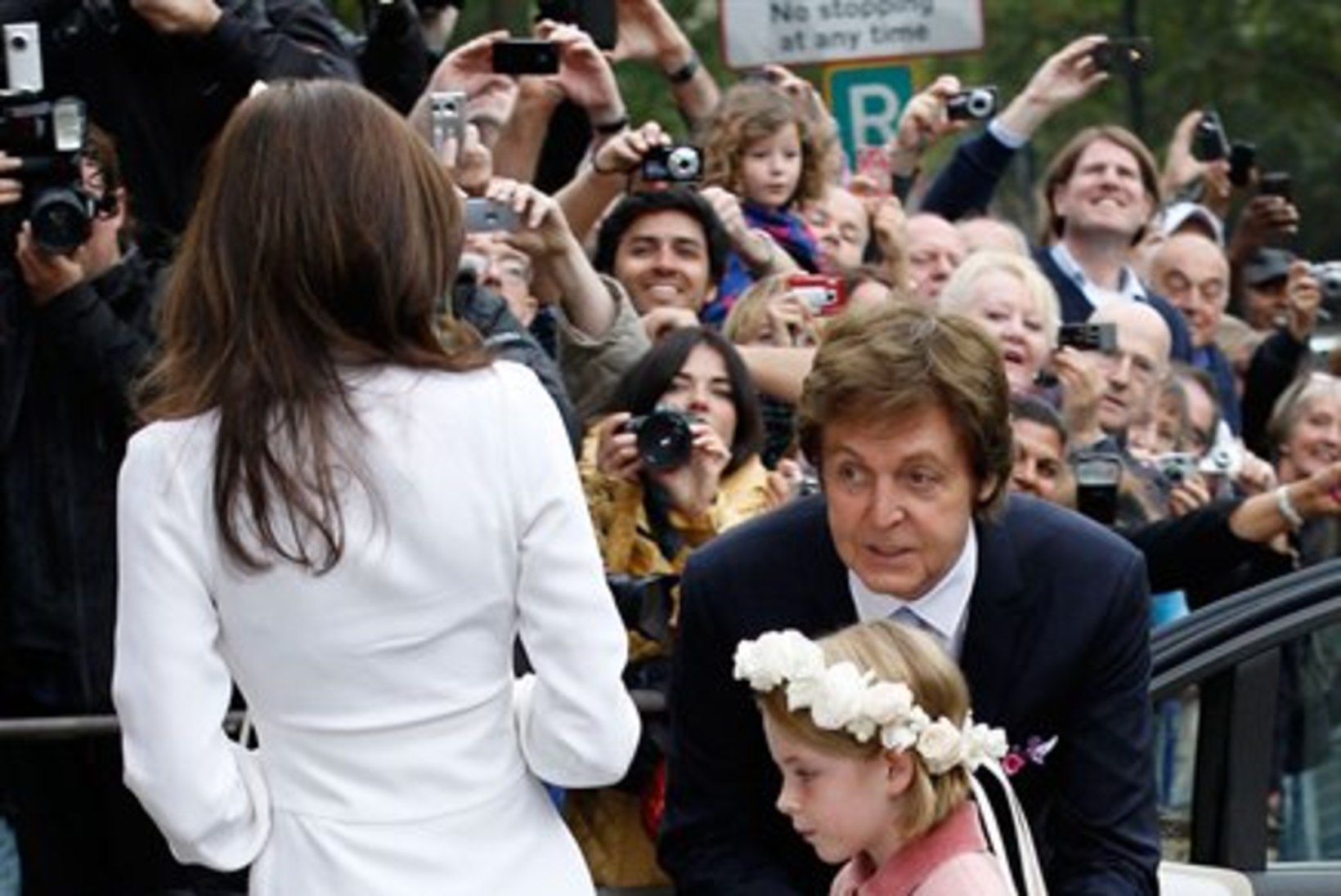 Pisitütar sundis McCartneyt kanepist loobuma