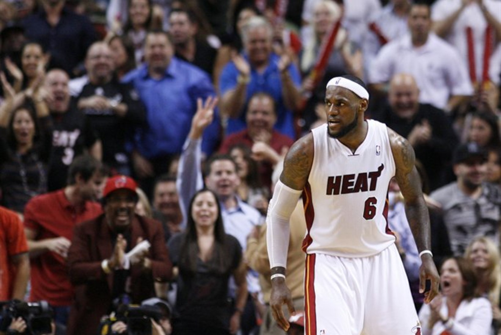 NBA: Miami tuuseldas avaringis Knicksi, tiitlikaitsja välja langemas