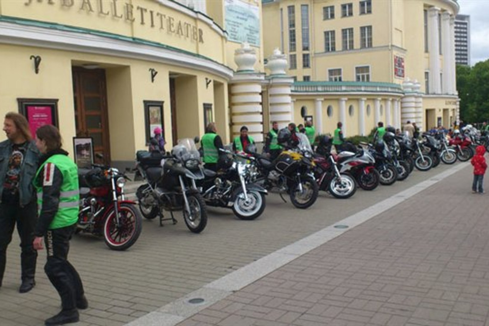PILTUUDIS: Kultuurne Motobande alustas järjekordset motorännakut