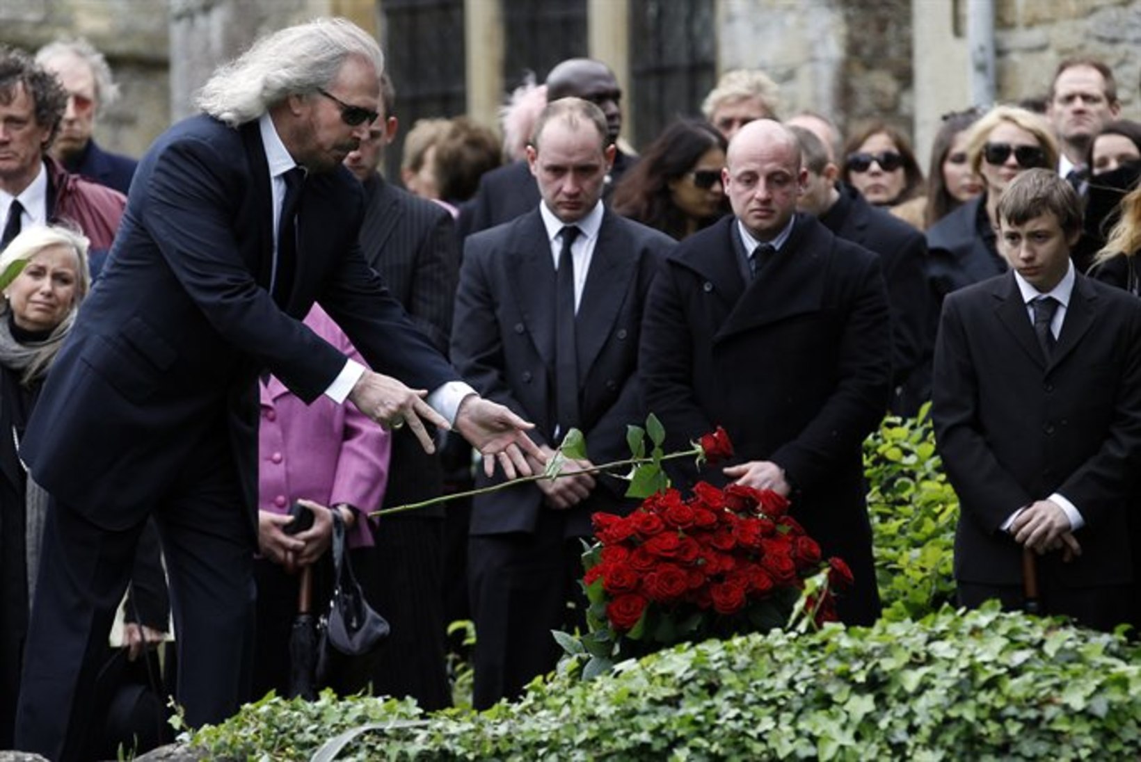 Barry Gibb pidas vend Robini matustel südantlõhestava kõne