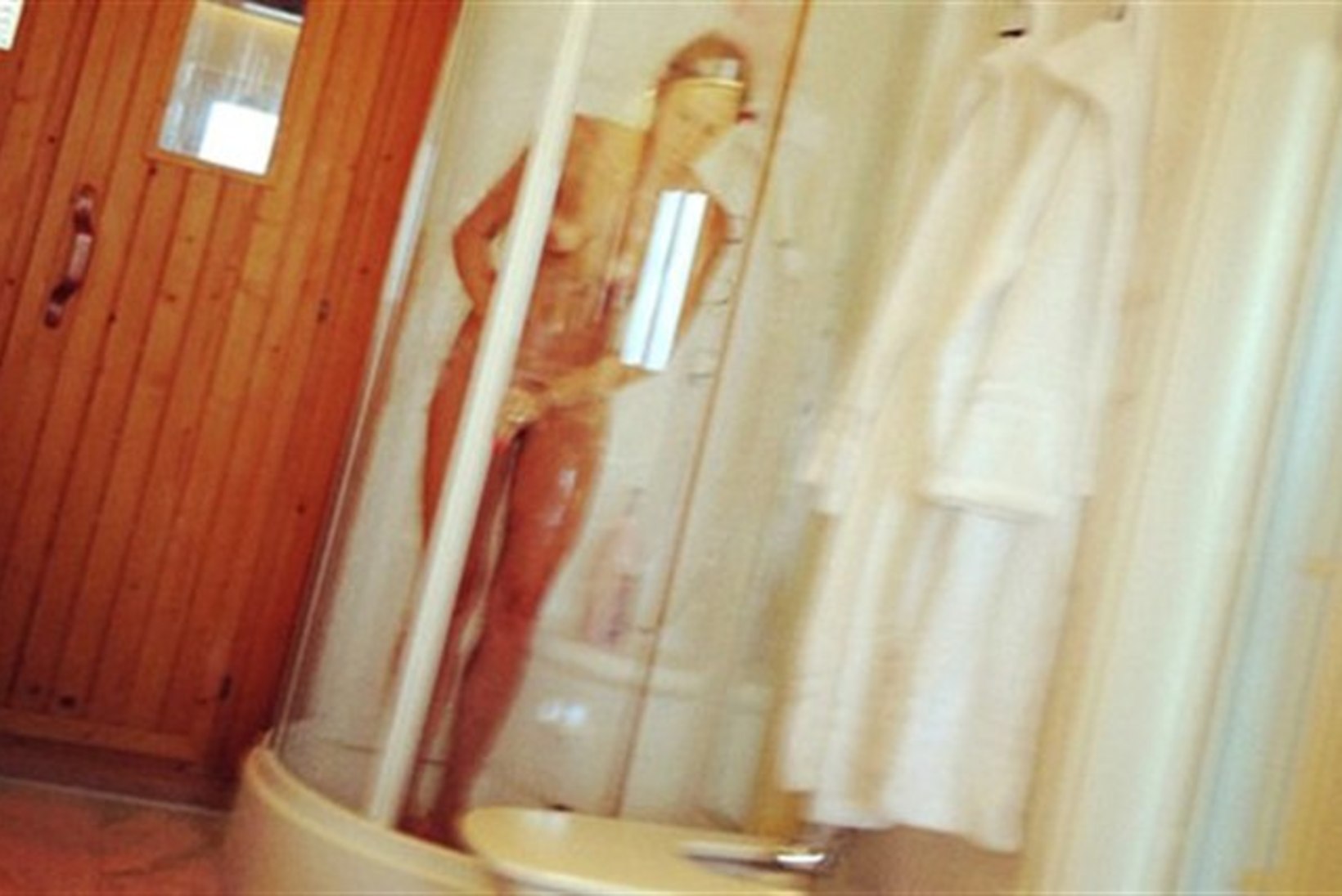ALLEAA! Hispaania koondise endine väravavaht postitas Twitterisse pildi dušši võtvast abikaasast