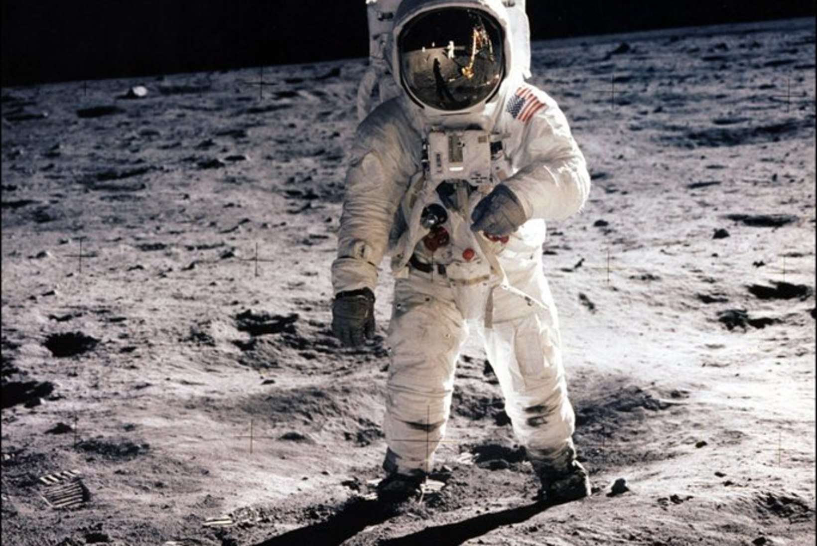 "Kui näete Kuud endale naeratamas, mõelge Neil Armstrongi peale ja tehke Kuule silma."