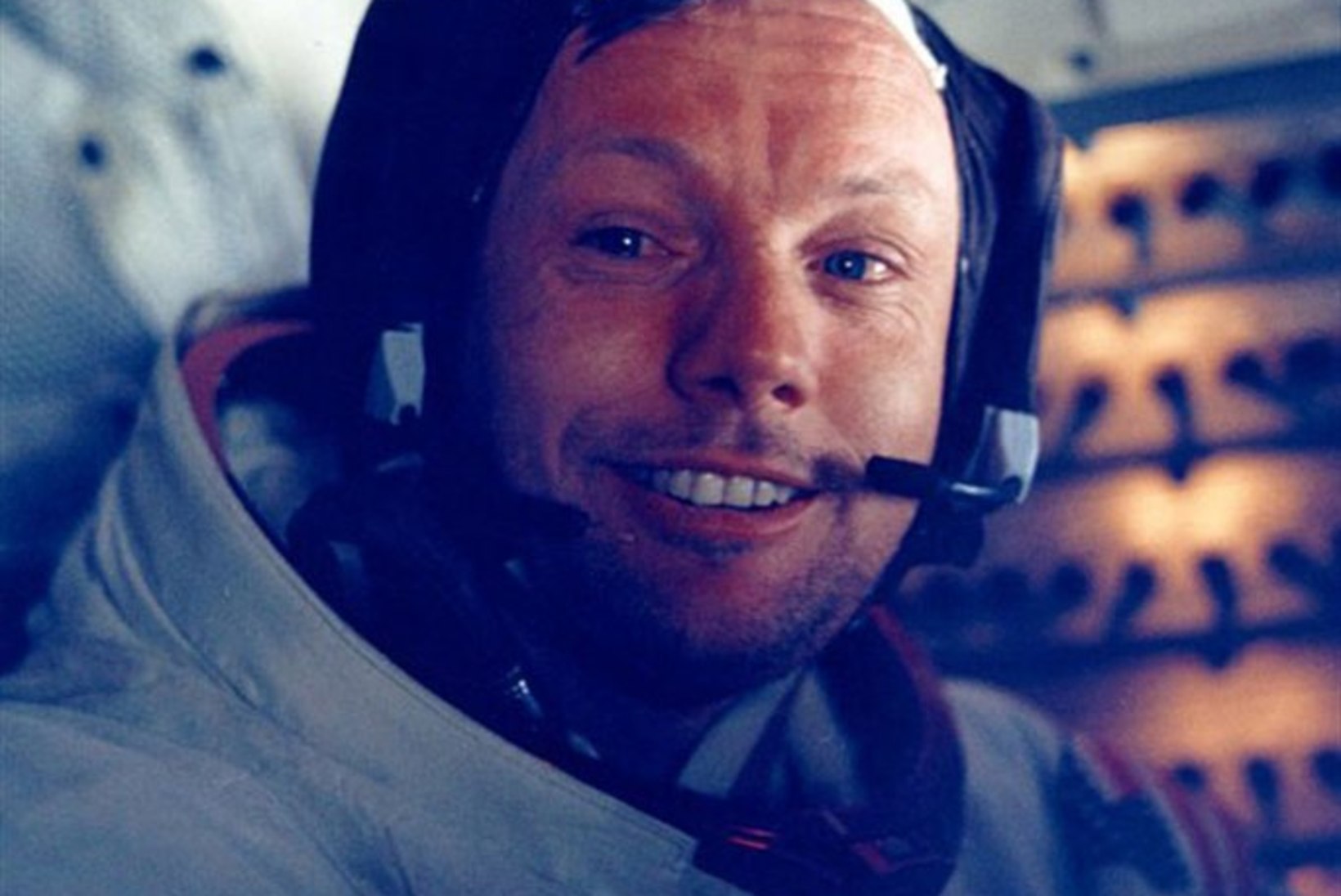 "Kui näete Kuud endale naeratamas, mõelge Neil Armstrongi peale ja tehke Kuule silma."