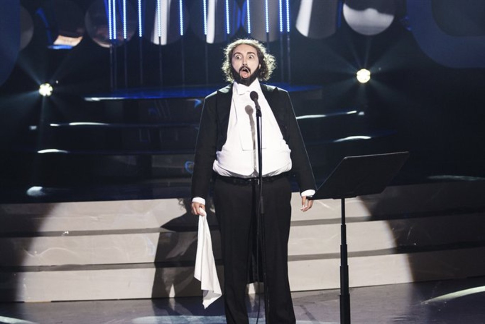 Tanja kehastub Pavarottiks: itaalia keele oskajad saavad teleka ees naerda