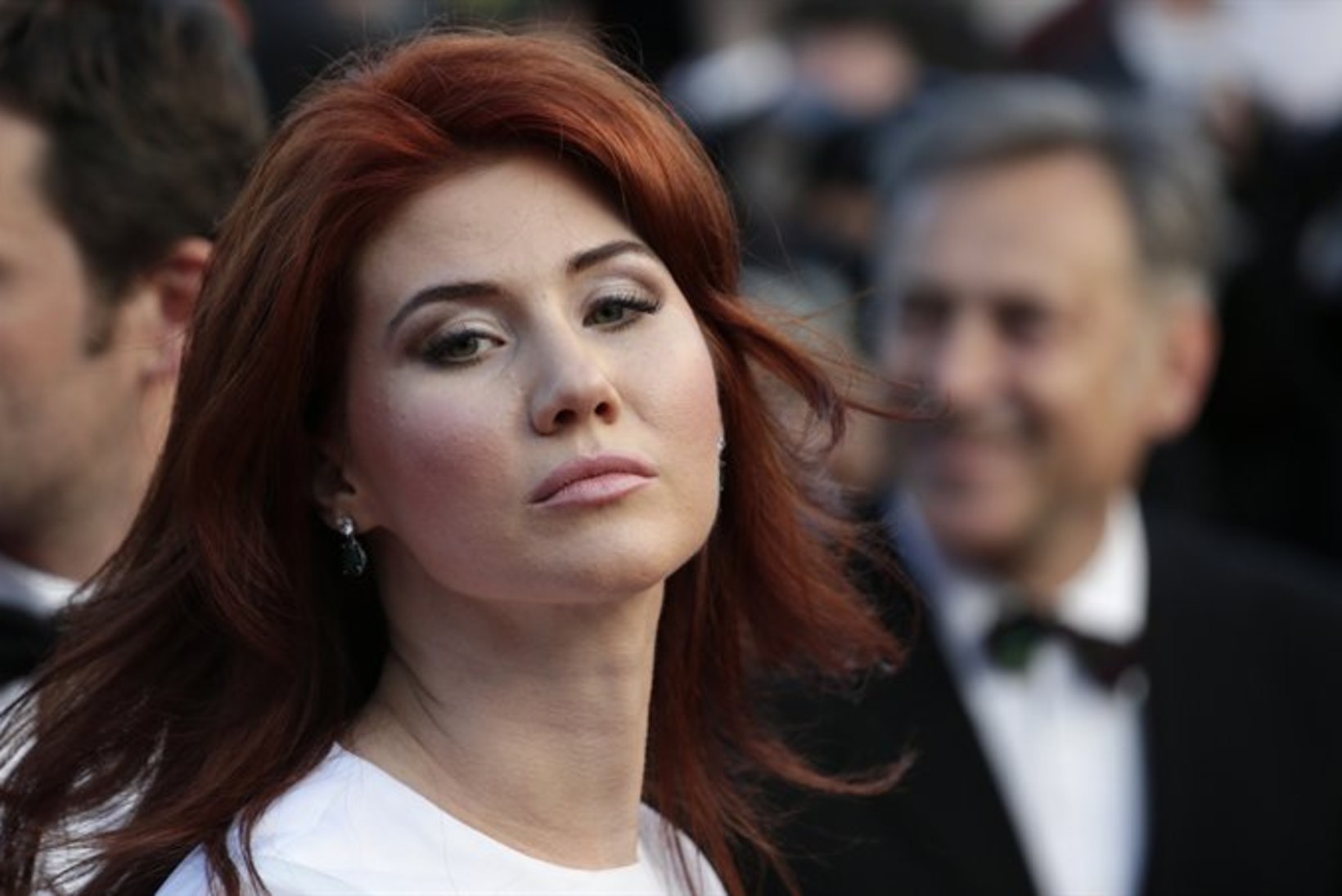 Spioonitar Anna Chapman kandis Cannes`i kleiti kirjaga: ära lobise!