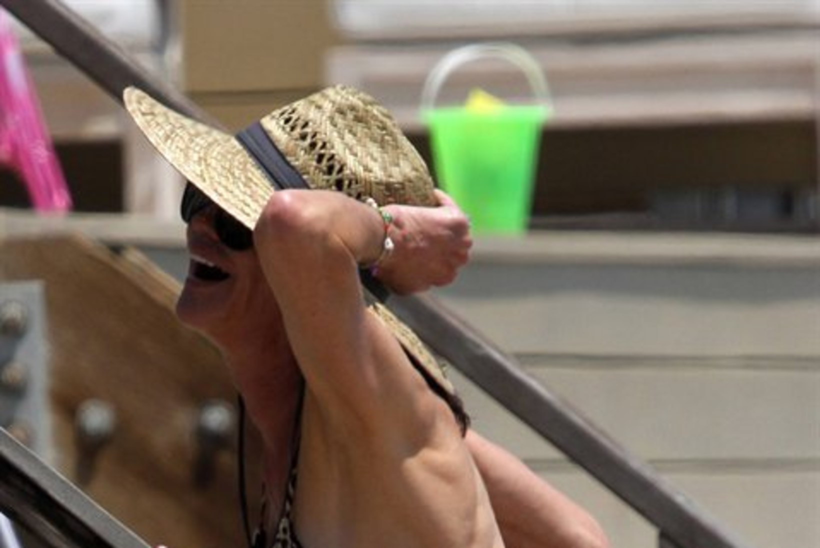 FOTOD: kortsus nahaga Janice Dickinson võttis rannas seksikaid poose