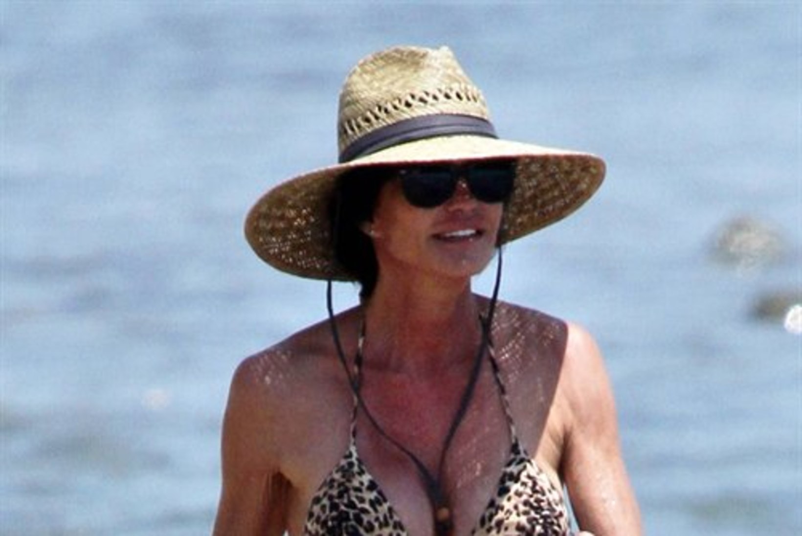 FOTOD: kortsus nahaga Janice Dickinson võttis rannas seksikaid poose