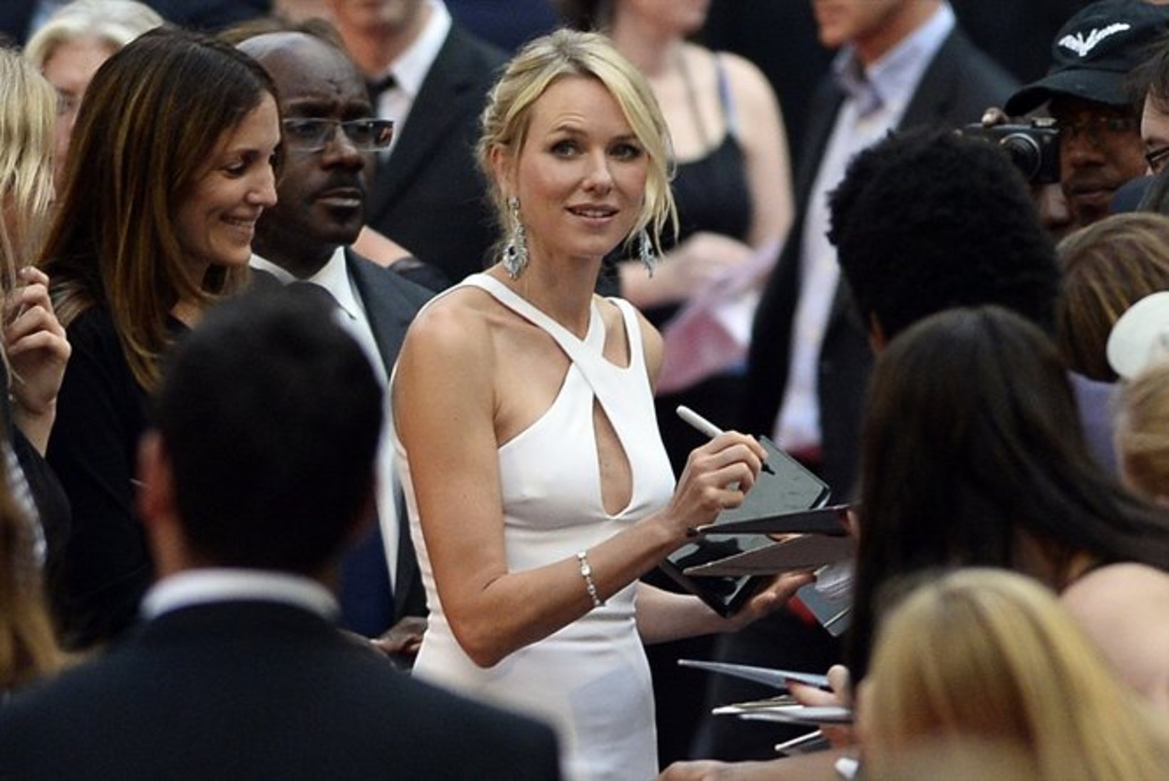 GALERII: Naomi Watts säras printsess Dianast pajatava filmi esilinastusel
