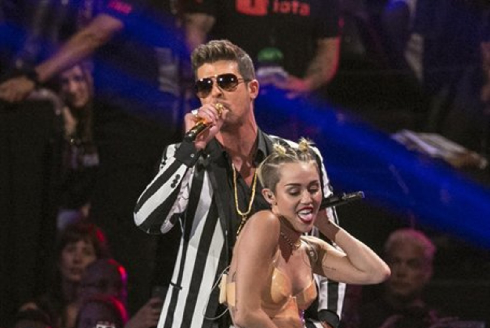Miley on erootilise numbri üle uhke