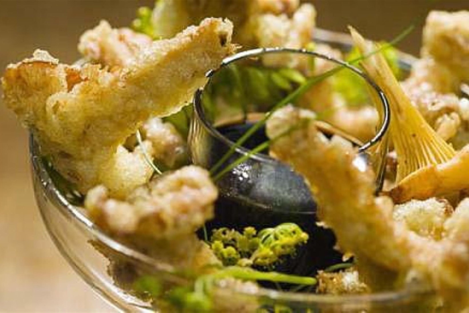 Kukeseene tempura ja murulaugu-soja dip