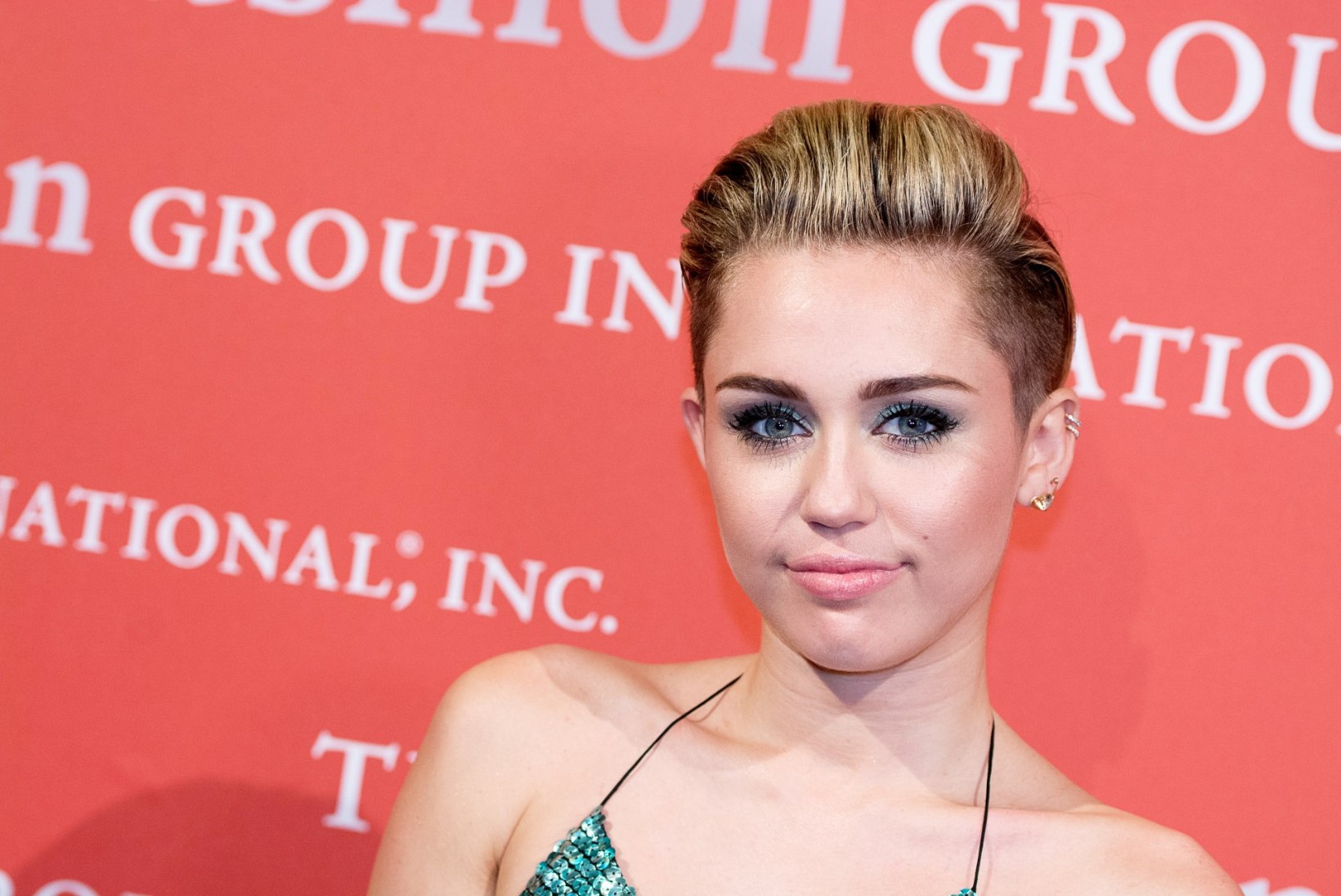 Miley Cyrus eelistab publiku ees nutmapuhkemisele paljas olemist