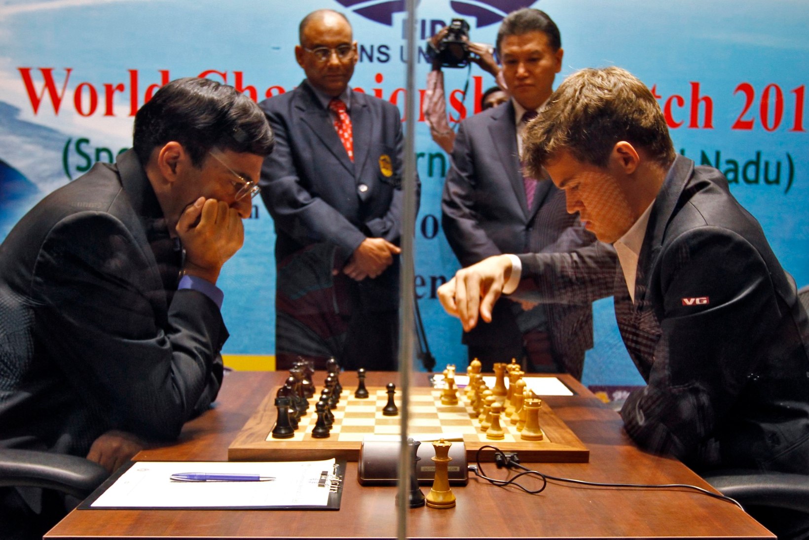 Väljakutsuja Carlsen läks MM-matši juhtima