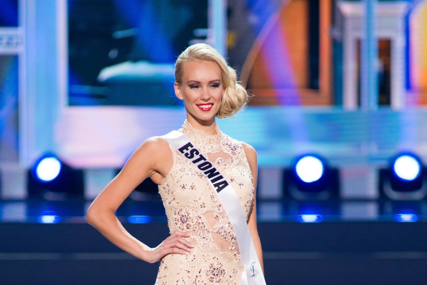 GALERII: "Miss Universumi" kandidaadid näitasid imekauneid õhtukleite