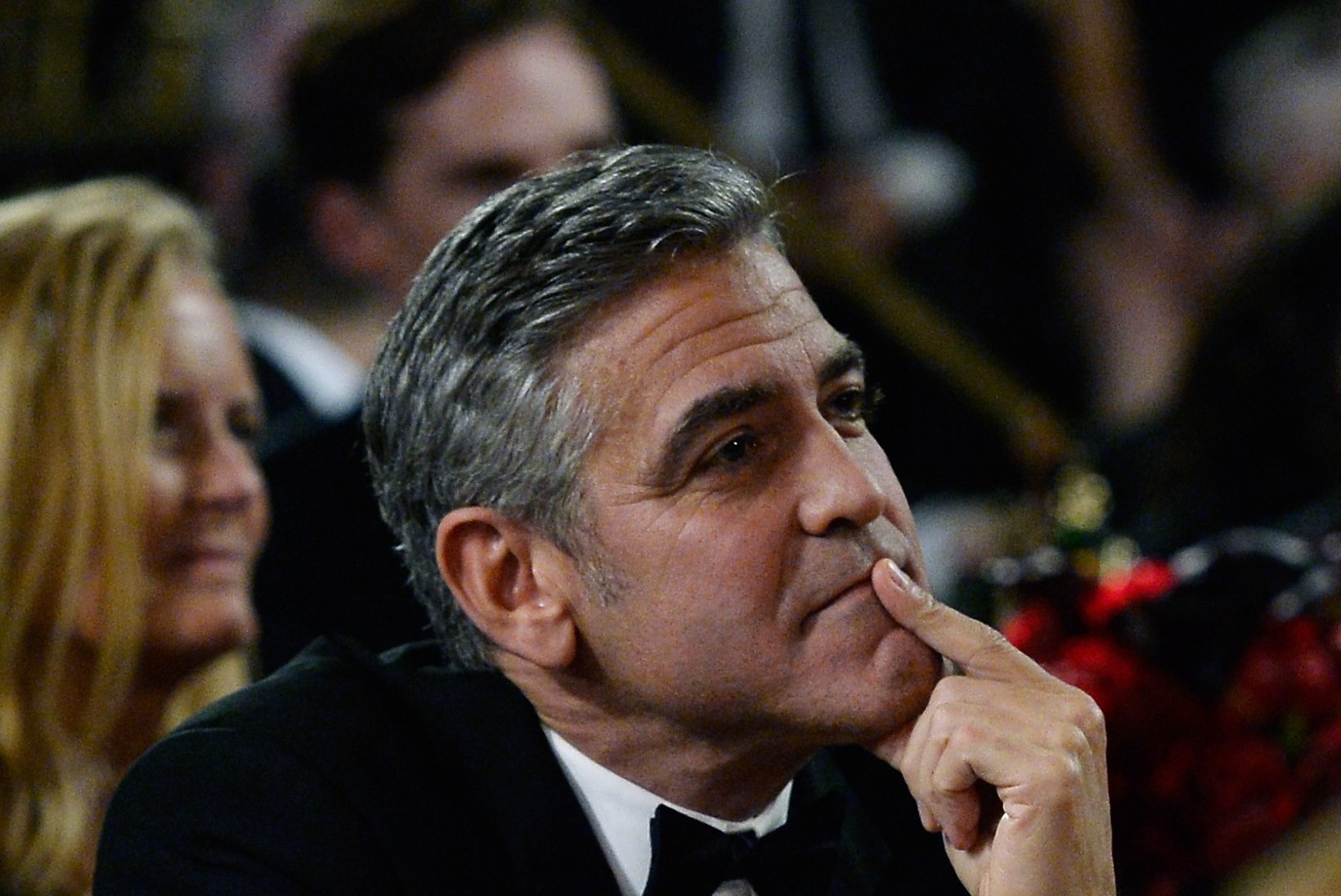 Stingi abikaasa soovitab Clooneyle vanemaid naisi
